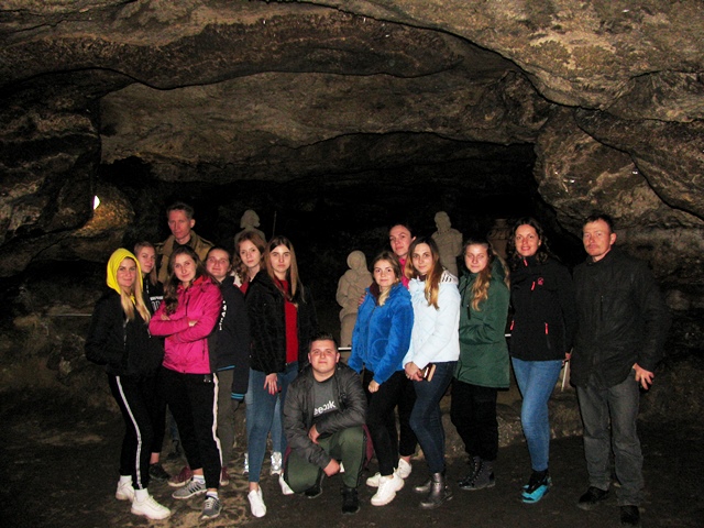 У печері Вертеба